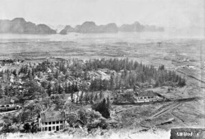 Một khu dân cư năm 1920, ngày nay thuộc thị xã Quảng Yên.